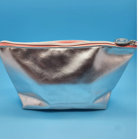 Confidence Looks Good On You IT Cosmetic Bag - Picture 2 of 5